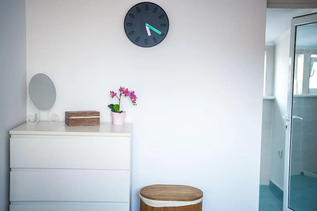 Central Apartment 2Bd Next To Vitosha Bul. Sofia